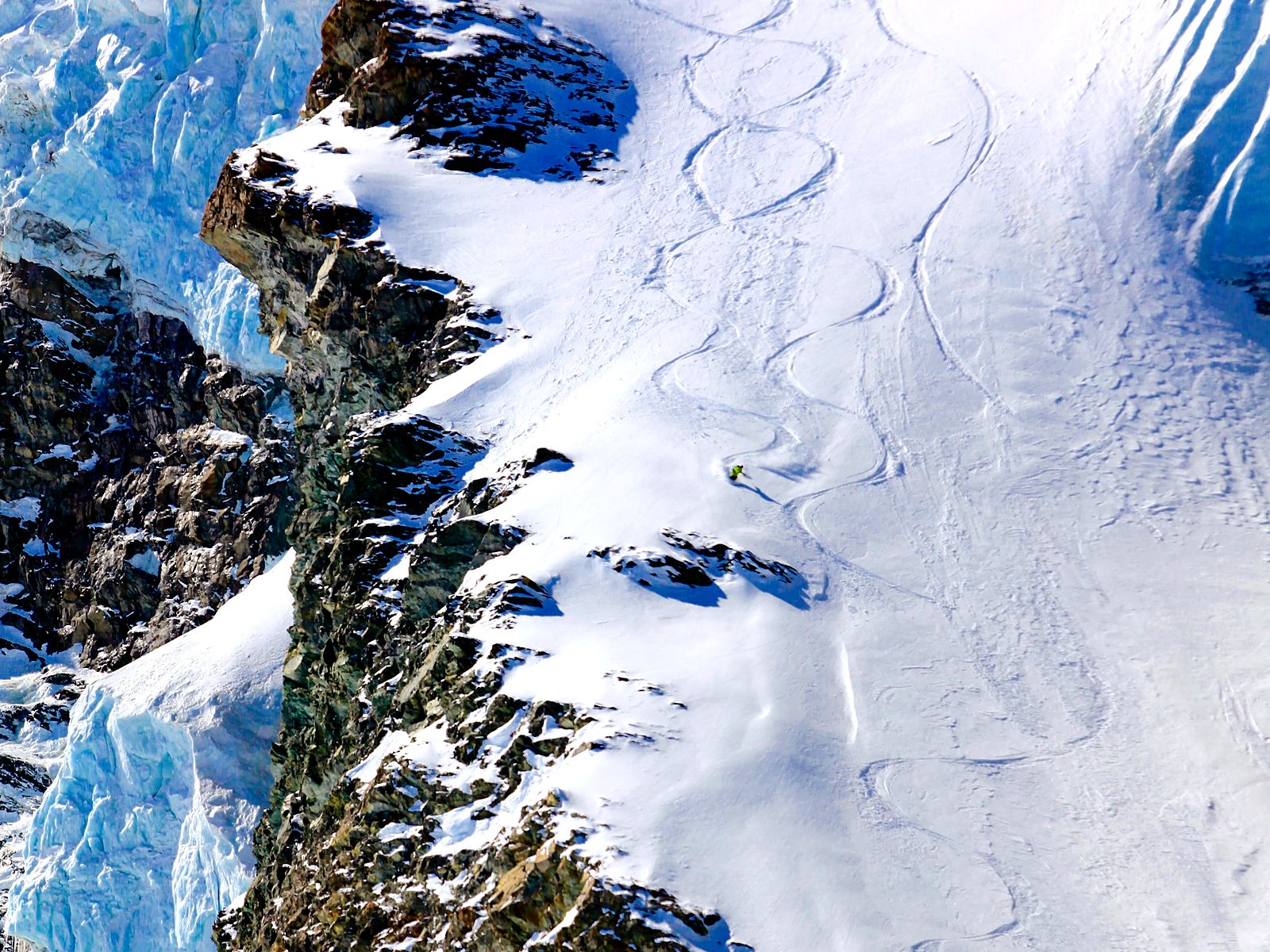 Freeride line between the seracs on the Saas-Fee glacier
