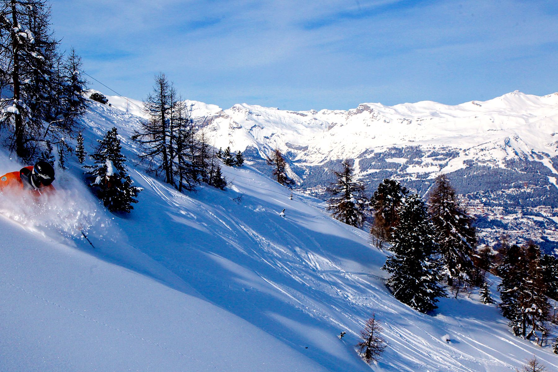 Powder skiing in wide open mountain terrain with Le Beau Ski guides