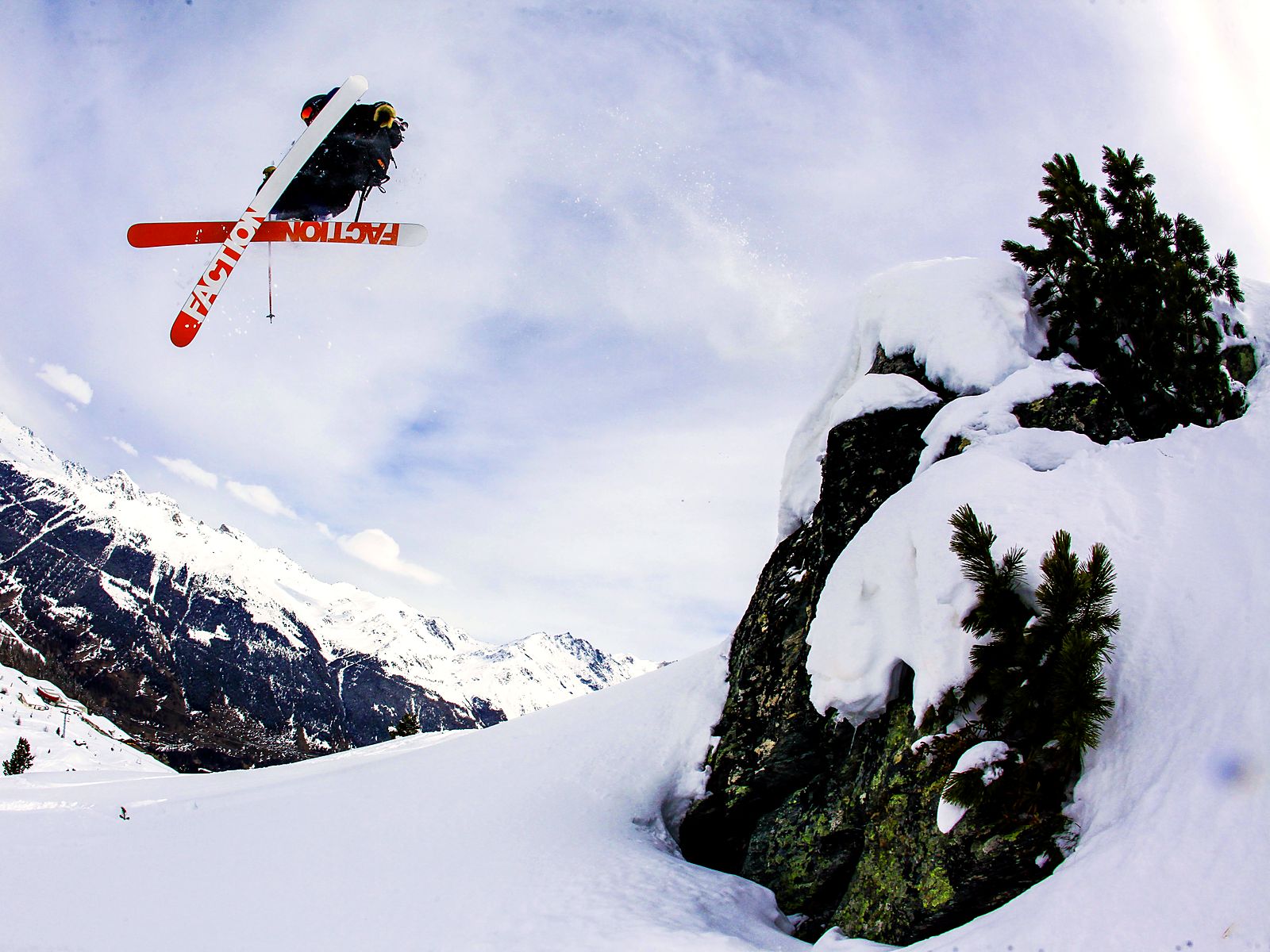 Freeride cliff jump with a Le Beau Ski guide